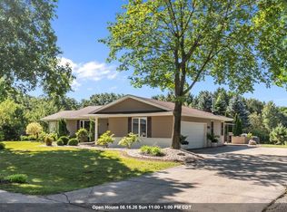 5771 Saint Ives Rd, Oshkosh, WI 54904