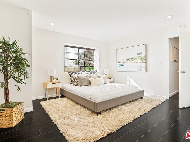 1020 Ocean Park Blvd #7 — Photo 12