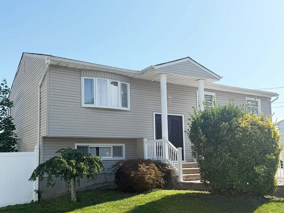 119 Spray St