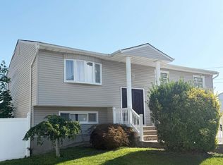 119 Spray St, Massapequa, NY 11758