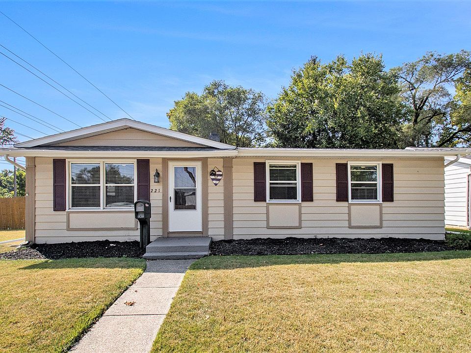 1st image of 221 Maplewood Ave