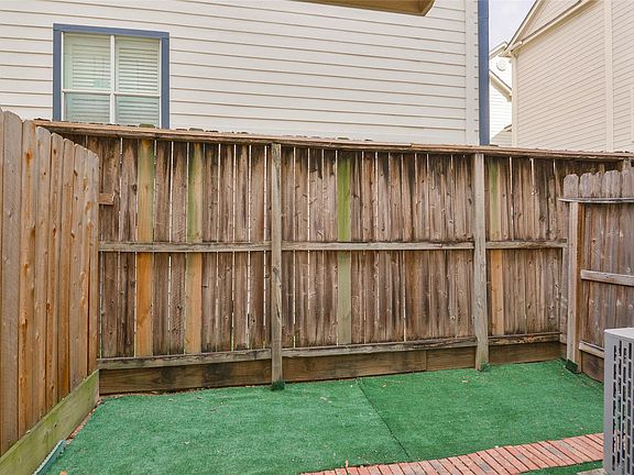 4th image of 2904 Chenevert St Unit M