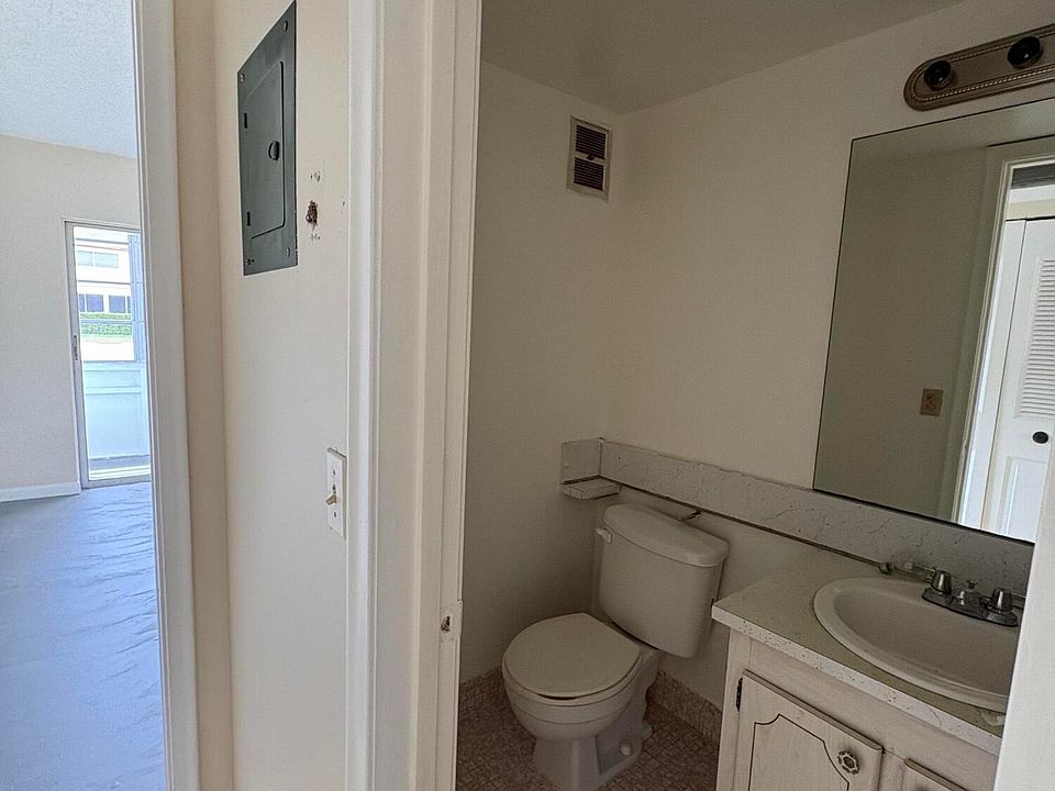 1st image of 213 Chatham K