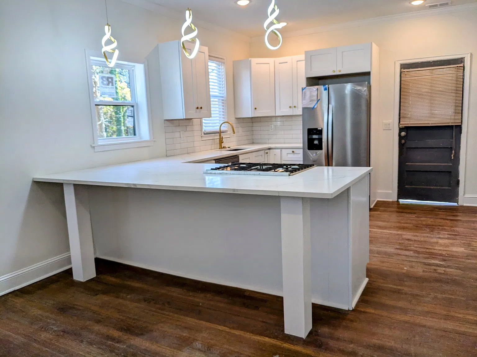3 bed, 1154 sqft, $2,049 — Photo 3