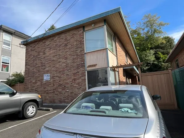 9046 Greenwood Ave N APT 3, Seattle, WA 98103