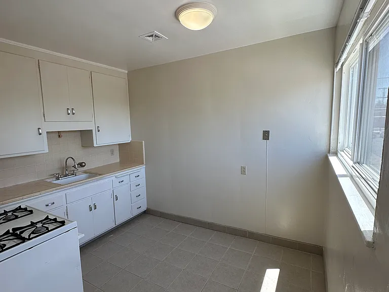 2201 El Dorado — Photo 16