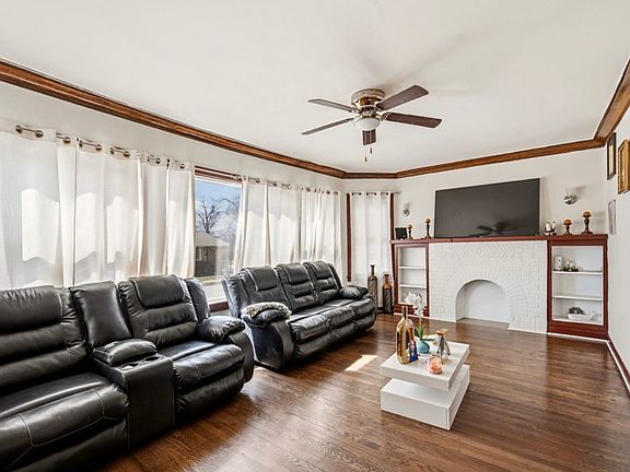 3rd image of 1018 W 115th St