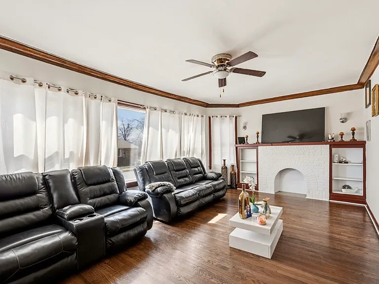 1018 W 115th St — Photo 3