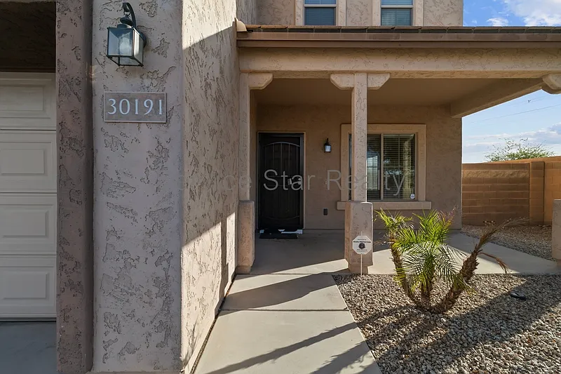 4 bed, 4.0 bath, 3661 sqft, $2,400 — Photo 3