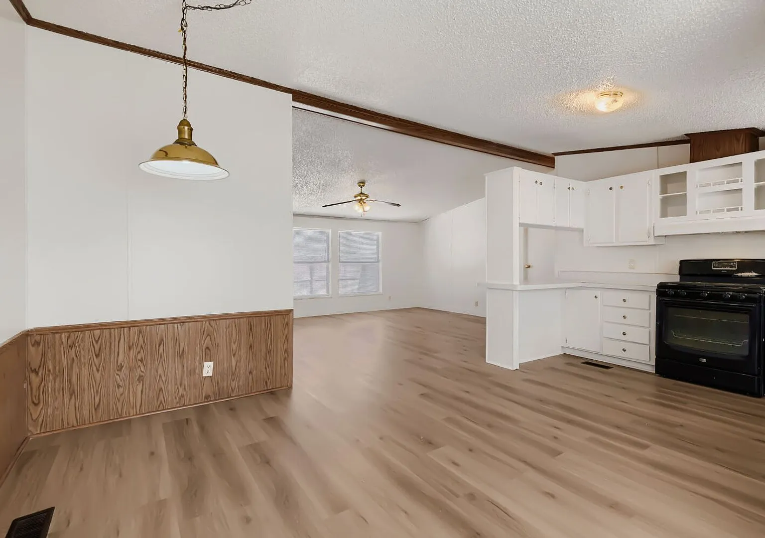 Fresh & Modern 3-Bedroom Home with Huge Backyard! — Photo 4