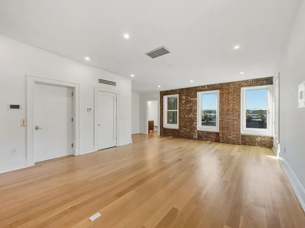 647 Jersey Avenue image 5 of 36