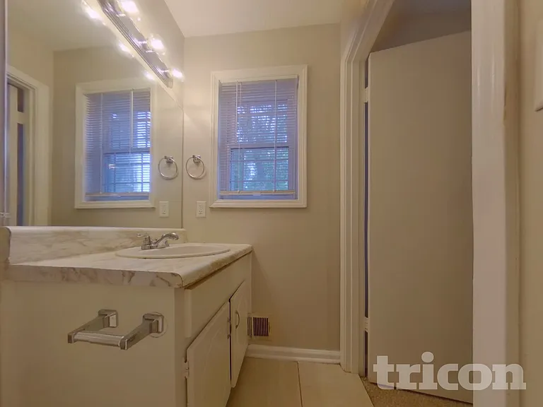 6640 Valley Hill Dr SW — Photo 5