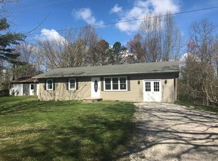 955 McCausey Rdg, Frenchburg, KY 40322