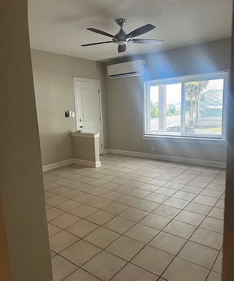 320 S Riverside Dr — Photo 13