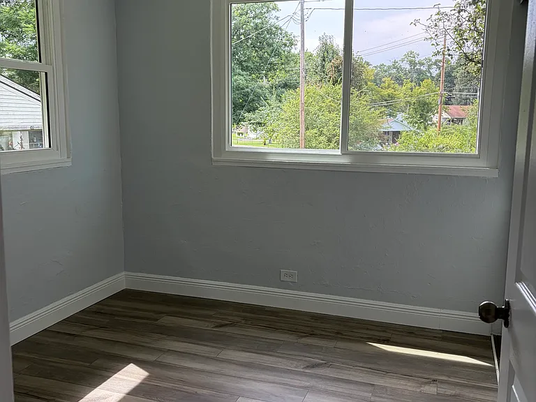 122 Manchester Rd — Photo 6