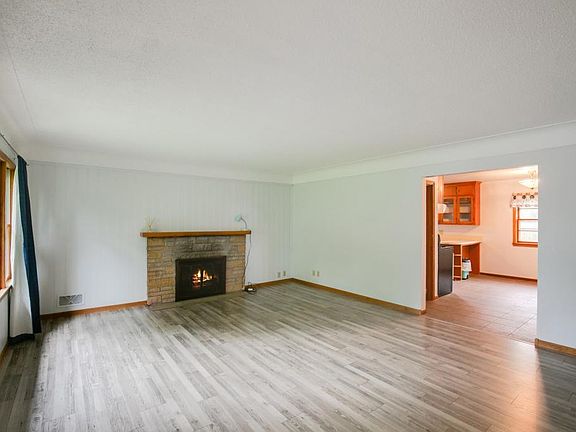 3rd image of 3827 Reservoir Blvd