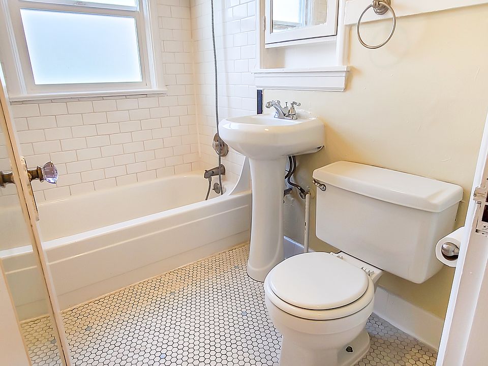 Capri Apartments - Portland Oregon