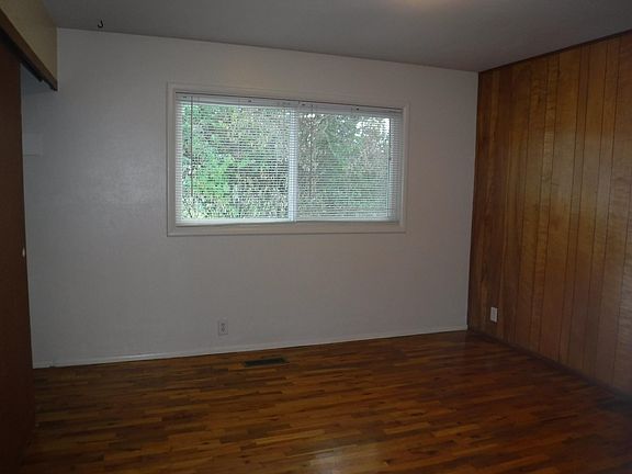 3rd image of 207 Nancy Lou Dr