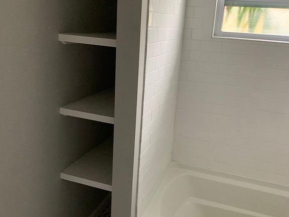 5th image of 2320 Burgundy St #1