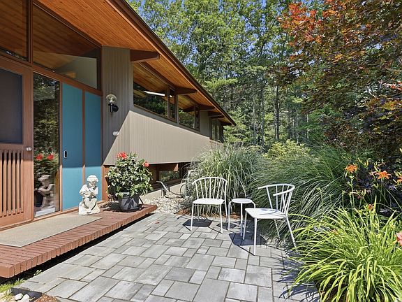 2nd image of 80 Evergreen Ln