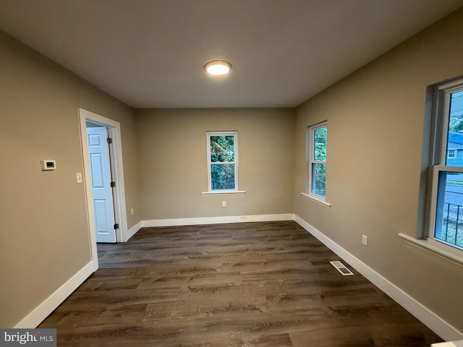 4 bed, 1.0 bath, 1264 sqft, $2,600 — Photo 3
