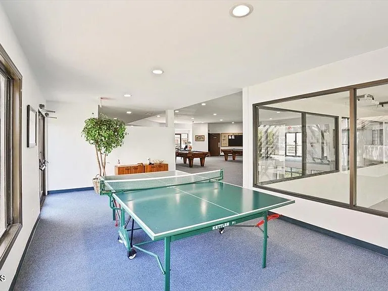 716 Island View Cir — Photo 40