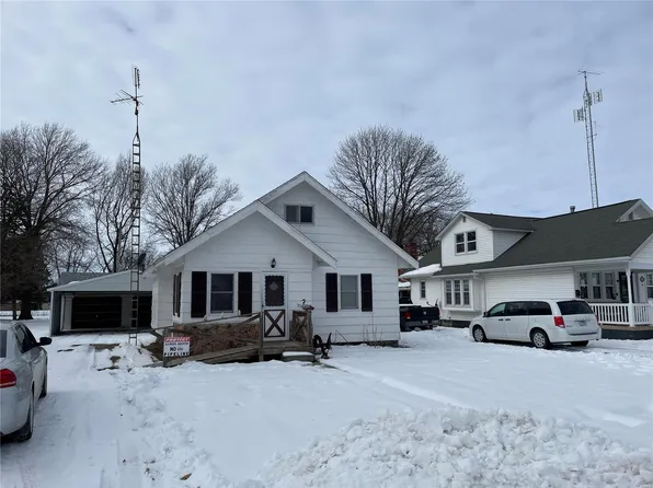 220 Lena St, Nokomis, IL 62075