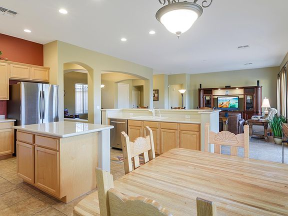 5th image of 4424 E Palmdale Ln