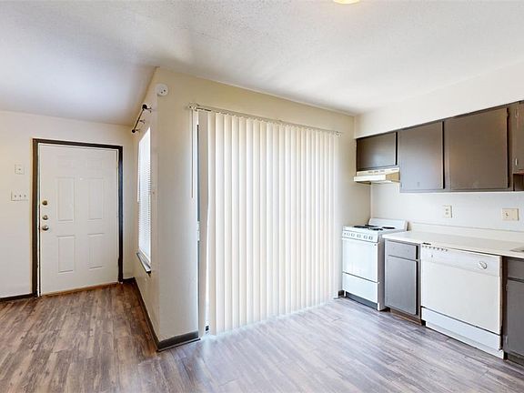 5th image of 725 Peppertree Dr #11