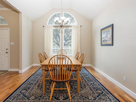 2nd image of 5939 Bellaire Dr