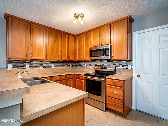 3rd image of 818 S Black Cherry Dr #818