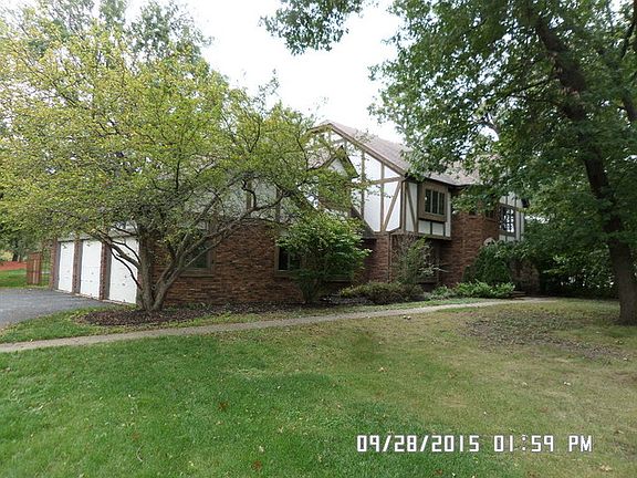 3rd image of 10 Knollwood Dr