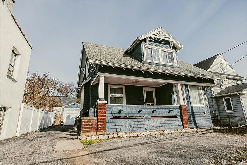 3 bed, 1231 sqft, $2,000 — Photo 2