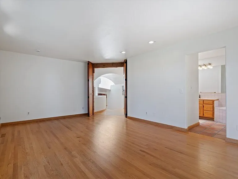 930 Valley View Dr — Photo 22