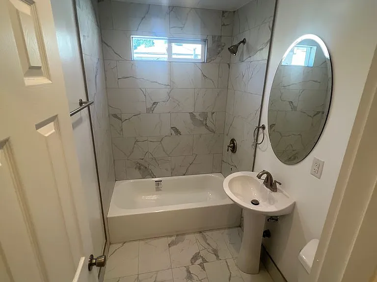 825 W Colden Ave — Photo 2