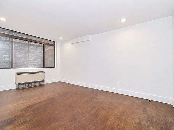 4th image of 213 E 37th St #B