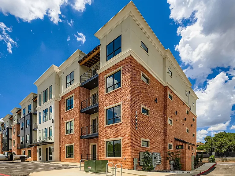 10899 S Hausman Rd #201 — Photo 2