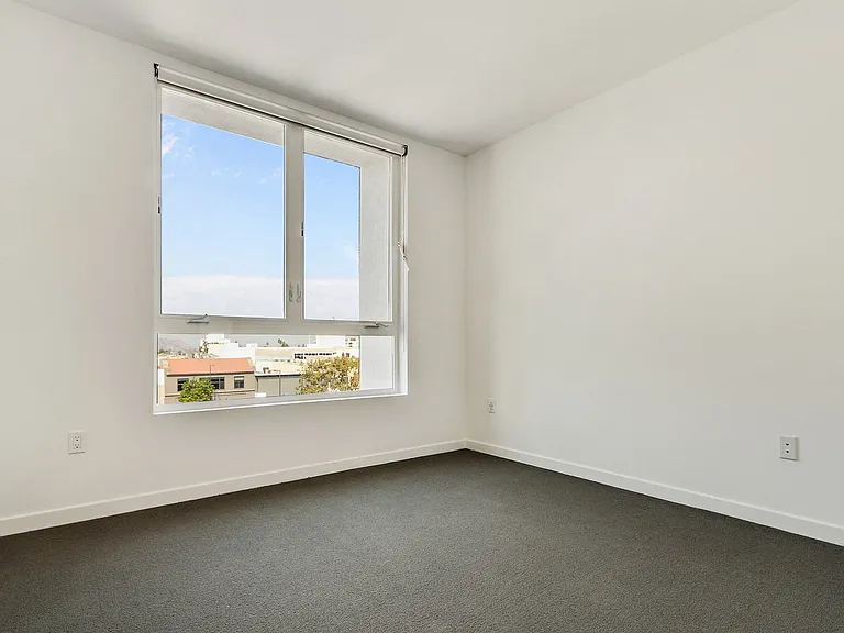L Lofts — Photo 11