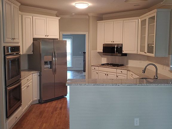4th image of 3090 Walnut Creek Dr