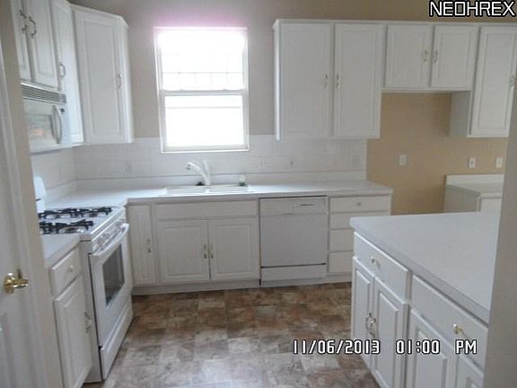 2nd image of 1926 Pembrooke Ln