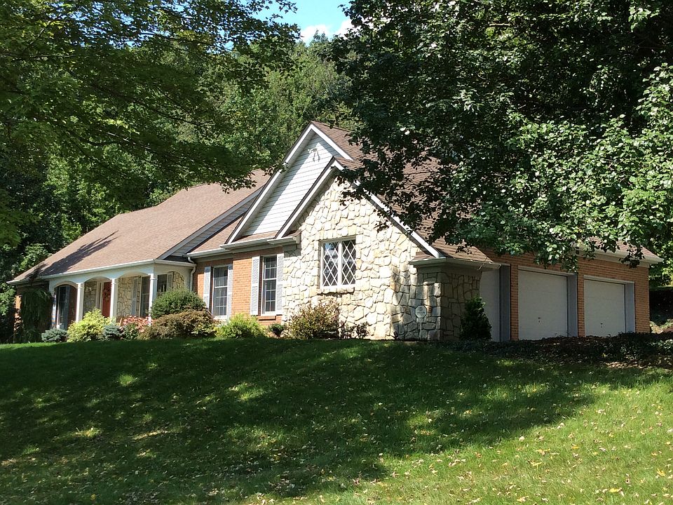 1st image of 3917 Bridgewood Cir
