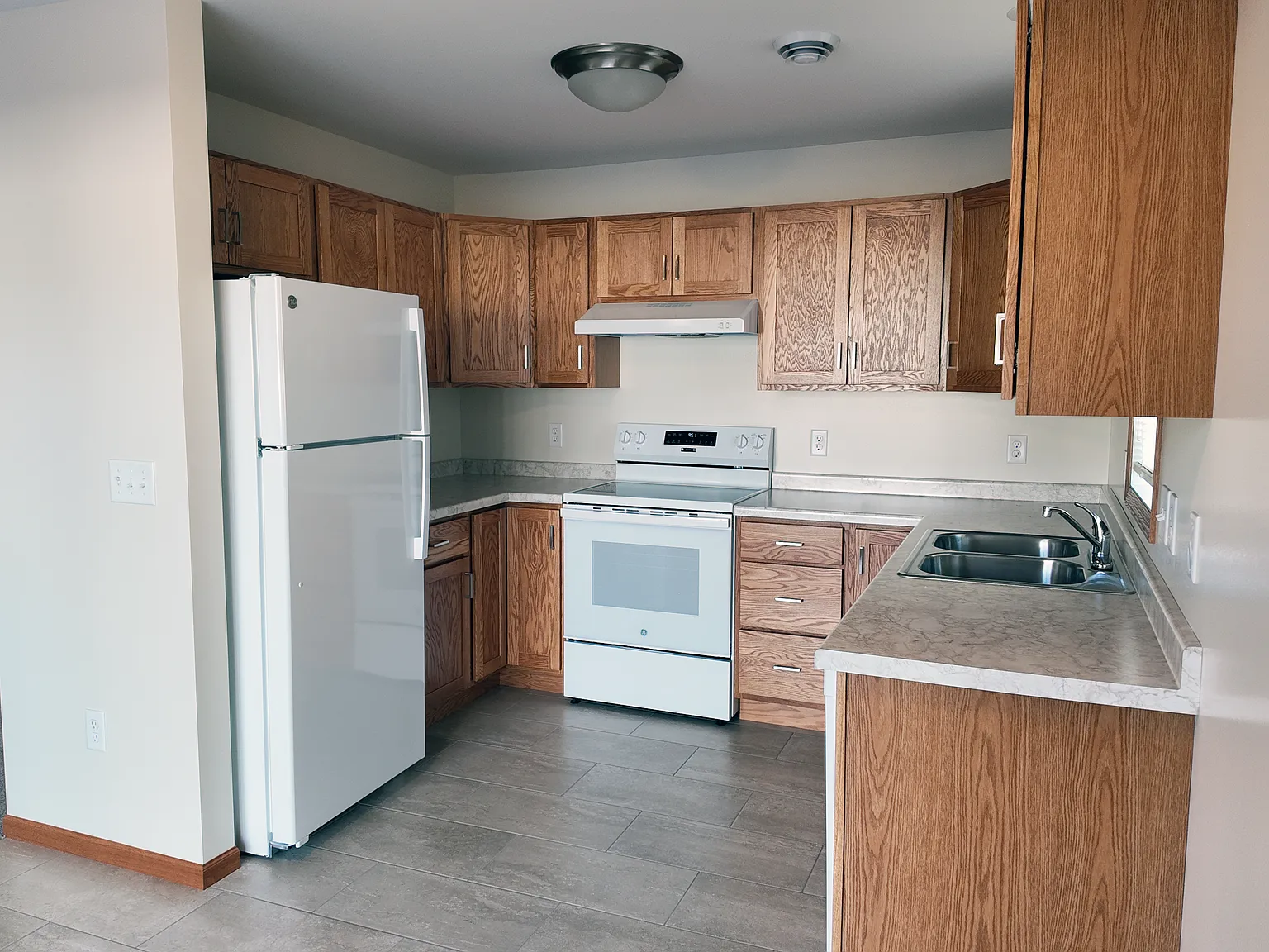 2 bed, 1100 sqft, $1,275 — Photo 2