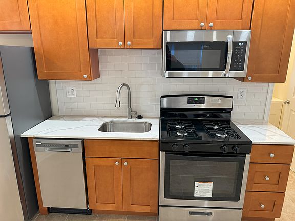 4th image of 3406 Race St #C