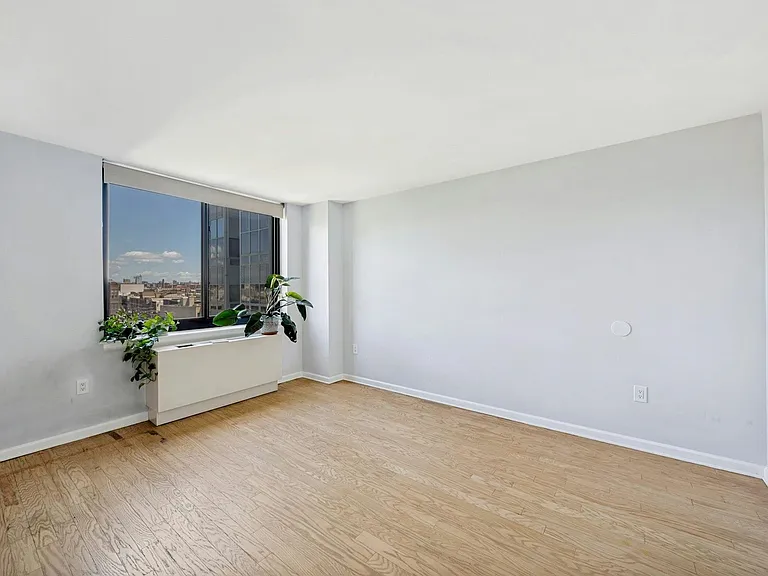 700 Grove St #8R — Photo 9