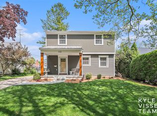 1132 Eastwood Ave SE, East Grand Rapids, MI 49506