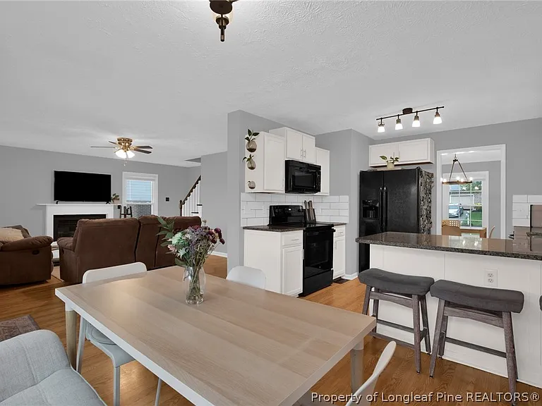 1928 Daphne Cir — Photo 12