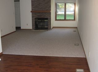 906 W Side Dr, Iowa City, IA 52246