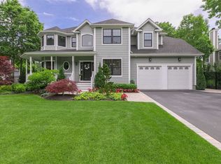 8 Gabrielle Ct, Saint James, NY 11780