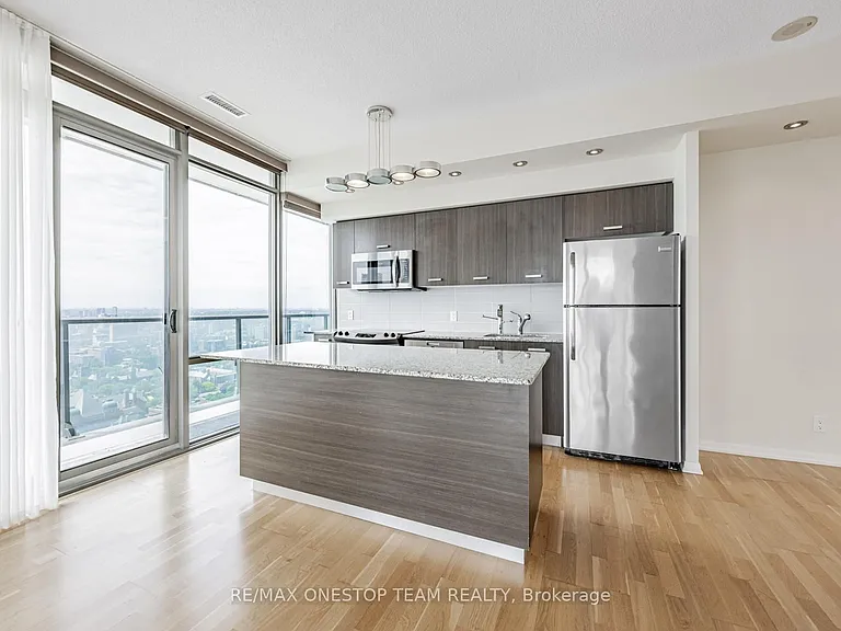 832 Bay St #4110 — Photo 9