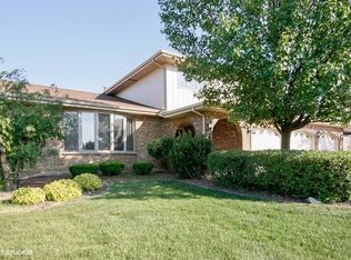 11919 S Pinecreek Dr, Orland Park, IL